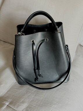 Louis Vuitton Black Epi Leather Drawstring Shoulder Bag